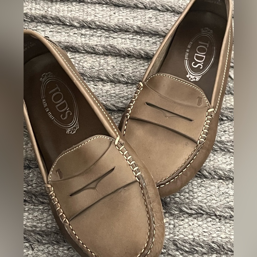 Tod’s Driving Loafers women’s olive green size 36.5